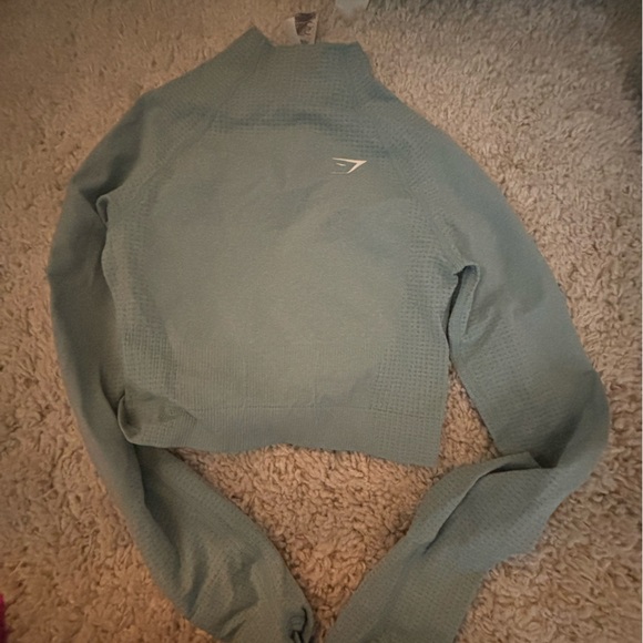 never worn Gymshark long sleeve workout crop top high neck - Picture 2 of 4